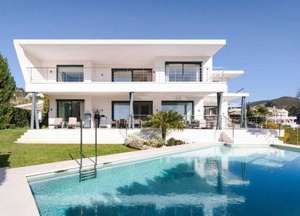 VILLA CONTEMPORÁNEA EN LOMAS DE LA QUINTA CON VISTAS PANORÁMICAS