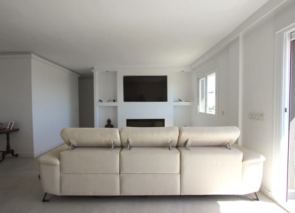 LUXURIOUS PENTHOUSE IN PRIME LOCATION