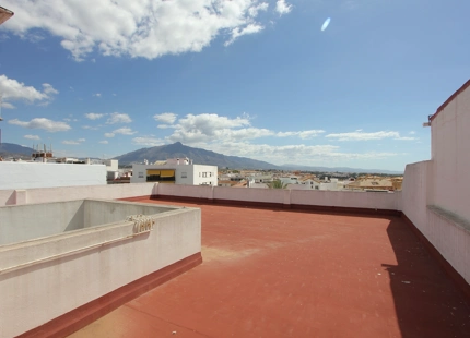 LUXURIOUS PENTHOUSE IN PRIME LOCATION