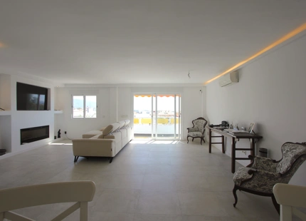 LUXURIOUS PENTHOUSE IN PRIME LOCATION