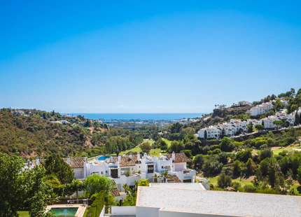 VILLA DE LUJO EN PRIMERA LÍNEA DE GOLF CON VISTAS PANORÁMICAS EN LOMAS DE LA QUINTA