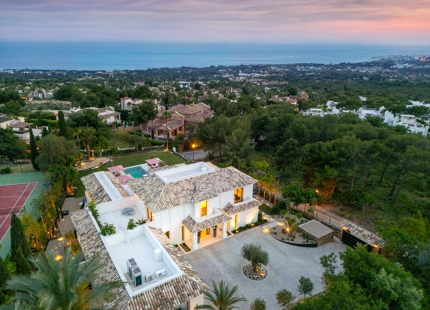 VILLA DE LUJO EN LA EXCLUSIVA SIERRA BLANCA, MILLA DE ORO DE MARBELLA