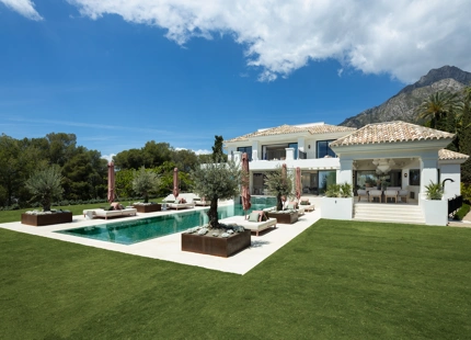 VILLA DE LUJO EN LA EXCLUSIVA SIERRA BLANCA, MILLA DE ORO DE MARBELLA