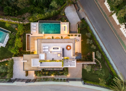 ELEGANT CONTEMPORARY VILLA IN LA CERQUILLA, NUEVA ANDALUCÍA
