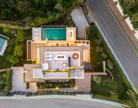 Villa for sale in La Cerquilla, Nueva Andalucia