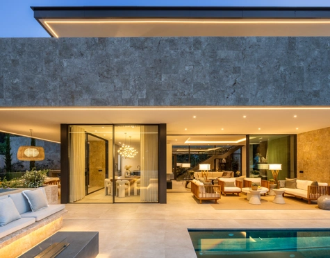 Villa for sale in La Cerquilla, Nueva Andalucia