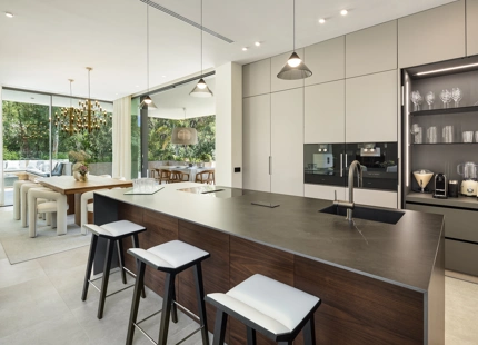 ELEGANT CONTEMPORARY VILLA IN LA CERQUILLA, NUEVA ANDALUCÍA