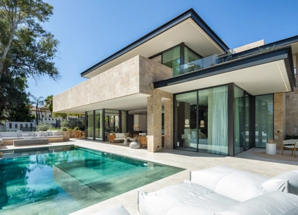 ELEGANT CONTEMPORARY VILLA IN LA CERQUILLA, NUEVA ANDALUCÍA