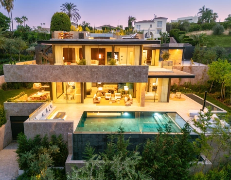 ELEGANT CONTEMPORARY VILLA IN LA CERQUILLA, NUEVA ANDALUCÍA
