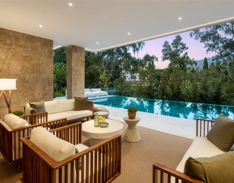 Villa for sale in La Cerquilla, Nueva Andalucia