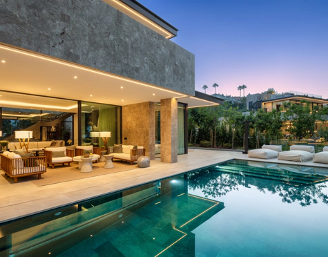 Villa for sale in La Cerquilla, Nueva Andalucia