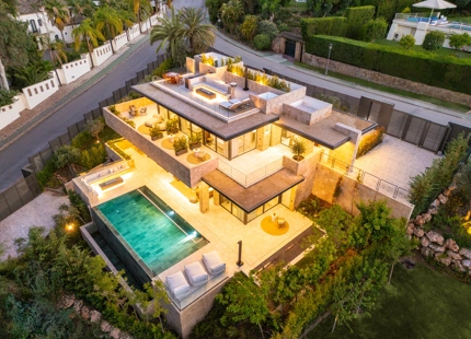 ELEGANT CONTEMPORARY VILLA IN LA CERQUILLA, NUEVA ANDALUCÍA