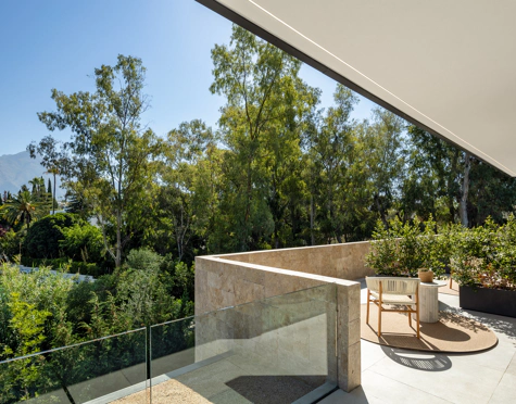 Villa for sale in La Cerquilla, Nueva Andalucia