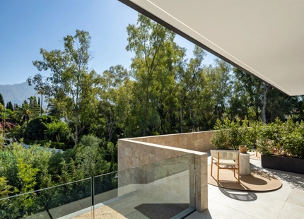ELEGANT CONTEMPORARY VILLA IN LA CERQUILLA, NUEVA ANDALUCÍA