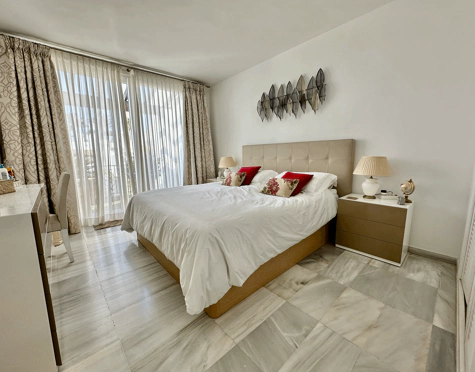 Ático en venta en Alcazaba Beach, Estepona East