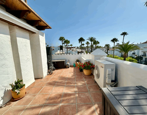 Ático en venta en Alcazaba Beach, Estepona East