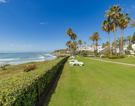Ático en venta en Alcazaba Beach, Estepona East