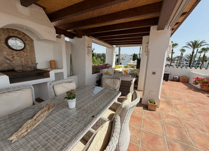 LUXURIOUS PENTHOUSE IN PREMIER BEACHFRONT URBANISATION