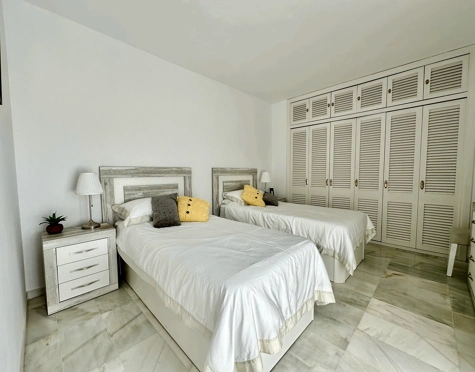 Ático en venta en Alcazaba Beach, Estepona East