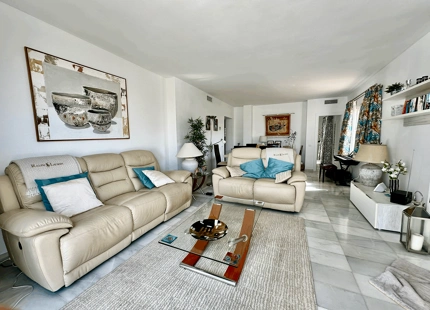 LUXURIOUS PENTHOUSE IN PREMIER BEACHFRONT URBANISATION