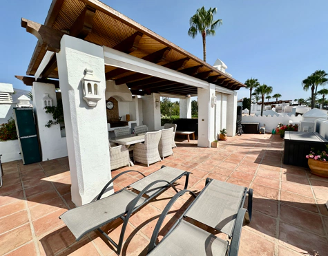Ático en venta en Alcazaba Beach, Estepona East