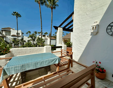 Ático en venta en Alcazaba Beach, Estepona East
