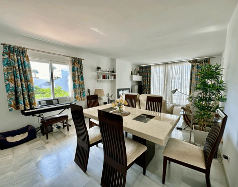 Ático en venta en Alcazaba Beach, Estepona East