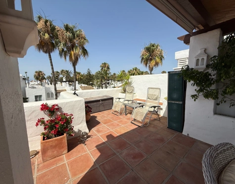 Ático en venta en Alcazaba Beach, Estepona East