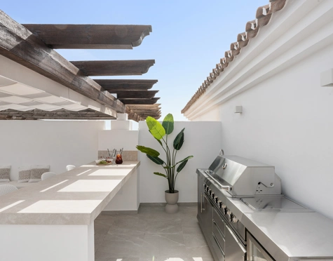 Penthouse for sale in Nueva Andalucia, Marbella