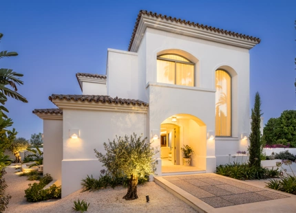 STUNNING MEDITERRANEAN VILLA BY JORGE RINCÓN WONG IN LA QUINTA