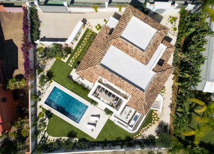 STUNNING MEDITERRANEAN VILLA BY JORGE RINCÓN WONG IN LA QUINTA