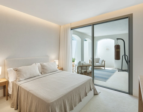 Villa for sale in La Quinta, Benahavis
