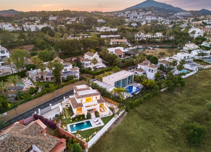 STUNNING MEDITERRANEAN VILLA BY JORGE RINCÓN WONG IN LA QUINTA