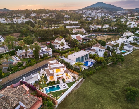 Villa for sale in La Quinta, Benahavis