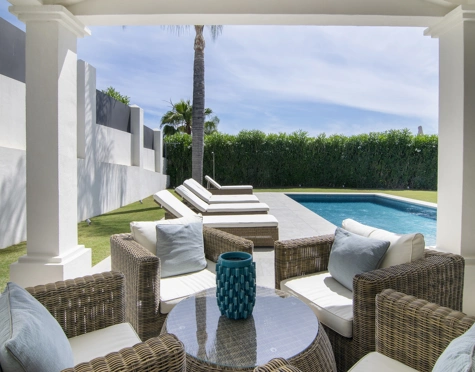 Villa en venta en Los Naranjos, Nueva Andalucia