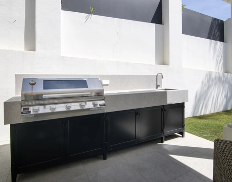Villa en venta en Los Naranjos, Nueva Andalucia