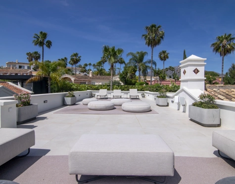 Villa en venta en Los Naranjos, Nueva Andalucia