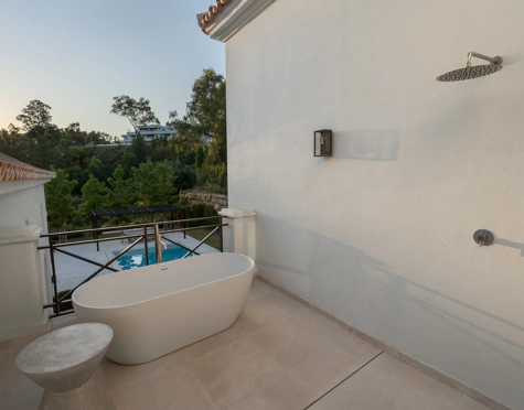 Villa en venta en La Cerquilla, Nueva Andalucia