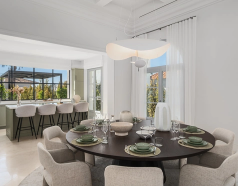 Villa en venta en La Cerquilla, Nueva Andalucia