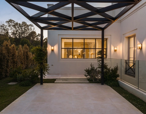 Villa en venta en La Cerquilla, Nueva Andalucia