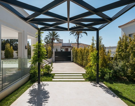 Villa en venta en La Cerquilla, Nueva Andalucia