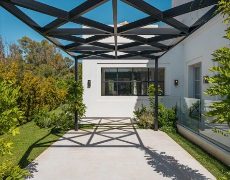 Villa en venta en La Cerquilla, Nueva Andalucia