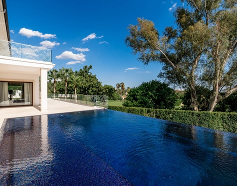 Villa en venta en Nueva Andalucia, Marbella