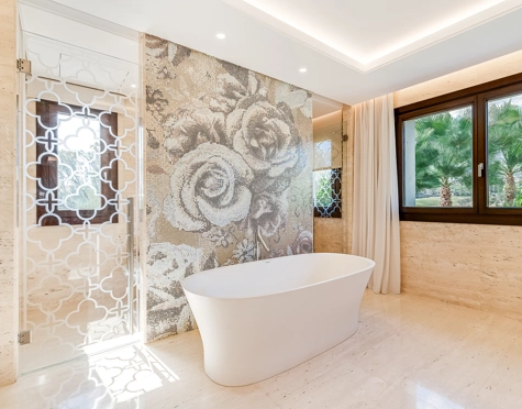 Villa en venta en Nueva Andalucia, Marbella