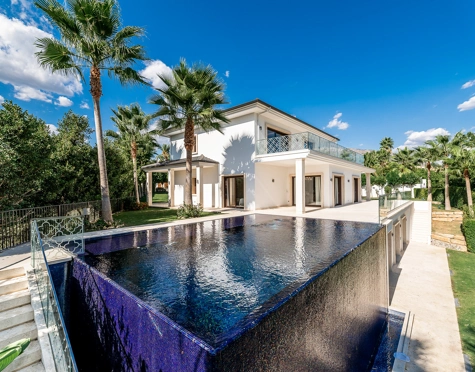 Villa en venta en Nueva Andalucia, Marbella