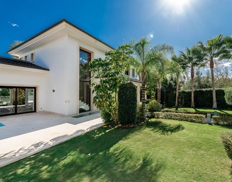 Villa en venta en Nueva Andalucia, Marbella