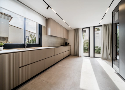 VILLA ESTÉTICA EN VENTA CERCA DE PUERTO BANÚS, MARBELLA