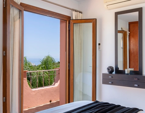 Villa for sale in Valle Romano, Estepona West