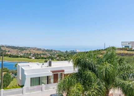 VILLA ESPLENDIDA DE ESTILO ANDALUZ EN VENTA EN VALLE ROMANO, ESTEPONA