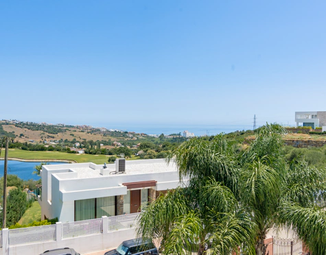 Villa for sale in Valle Romano, Estepona West